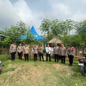 Pastikan Keamanan Pilkada, Kapolres Loteng Dampingi Tim Was Ops Mabes Polri Tinjau TPS.