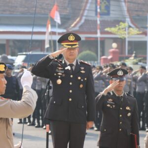 Polres Loteng Gelar Upacara Peringatan Hari Pahlawan.