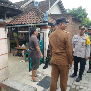 Patroli Gabungan di Kecamatan Lembar, Pastikan Pilkada Aman dan Kondusif