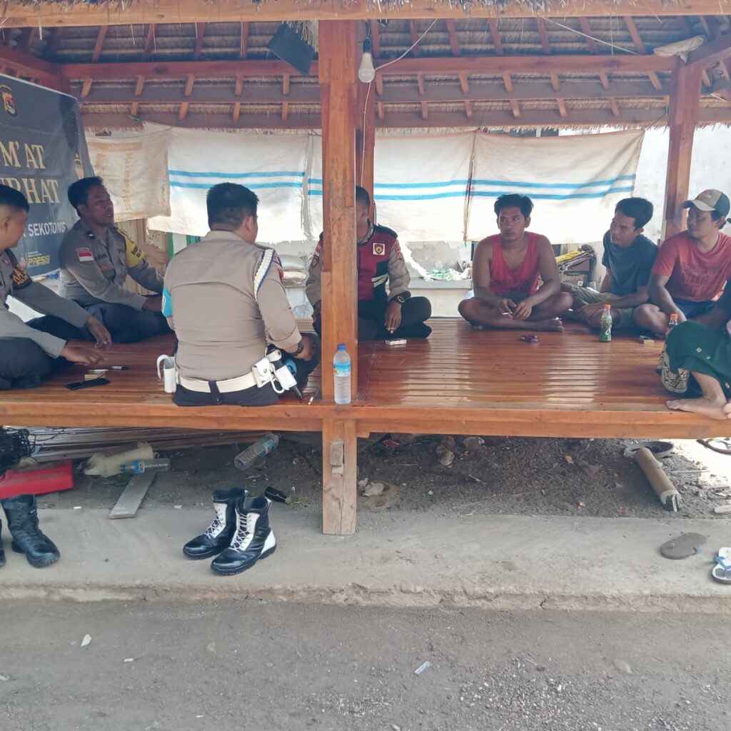 Jumat Curhat Polsek Sekotong: Ajak Warga Jaga Keamanan dan Hindari Hoaks