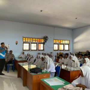 Bag SDM Polres Bima Kota Sosialisasikan Rekrutmen Bakomsus Pertanian T.A. 2025 di SMK Negeri Wera