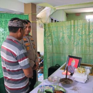 Wujud Belasungkawa, Kapolres Lombok Utara Sambangi Rumah Duka Veteran I Nengah Murtha