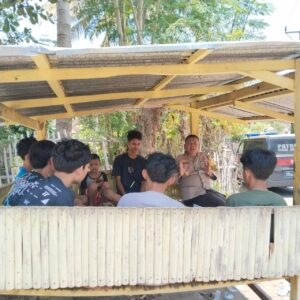 Sat Binmas Polres Bima Kota Laksanakan Giat Jumat Curhat di Desa Kambilo, Kec. Wawo