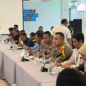 Polres Sumbawa Barat Hadiri Rapat Koordinasi dan Peninjauan Lokasi TPS Khusus PT. AMNT untuk Pilkada Serentak 2024