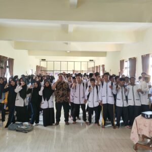 Sat Resnarkoba Lakukan Sosialisasi Bahaya Narkoba di SMKN 1 Taliwang