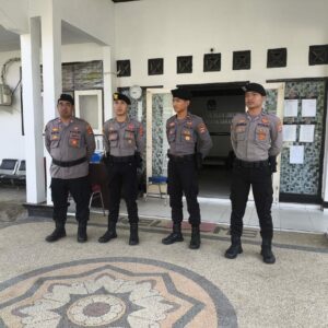 Polres Sumbawa Barat Lakukan Pengamanan Kantor dan Gudang Logistik KPUD Sumbawa Barat serta Kantor Bawaslu Sumbawa Barat