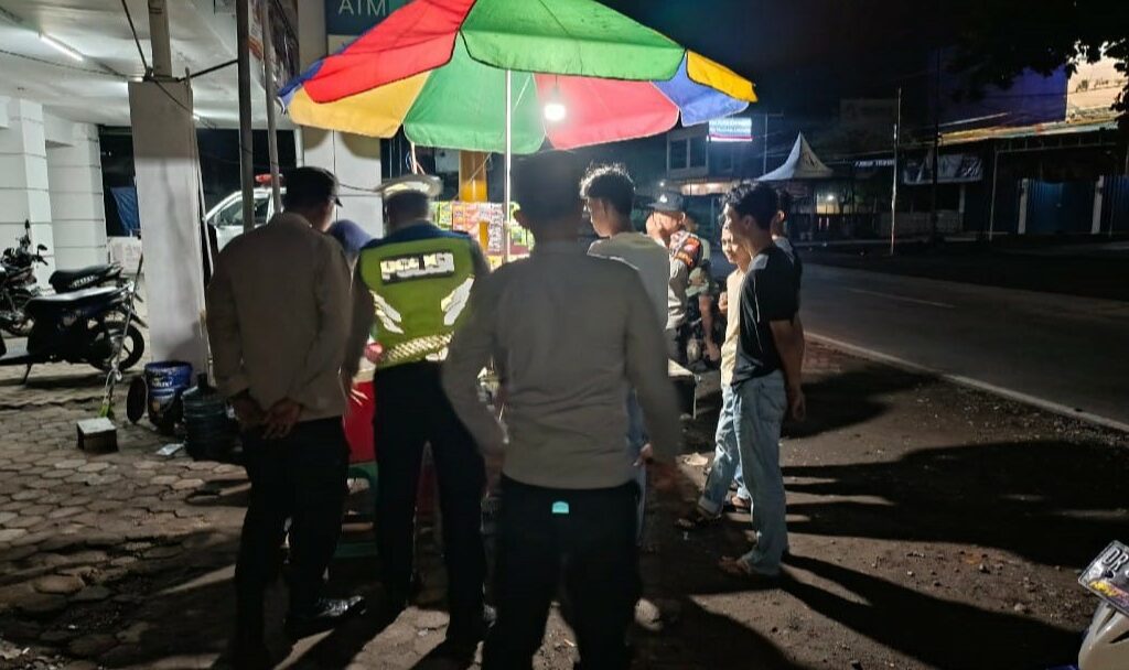 Kegiatan Patroli Malam Polsek Kediri: Cooling System untuk Keamanan Pasca Pilkada