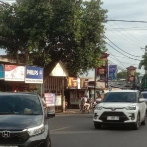 Amankan Pengguna Jalan, Polisi Siaga di Simpang Montong