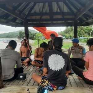 Pasca-Pilkada, Polsek Sekotong Edukasi Warga Tentang Bahaya Narkoba