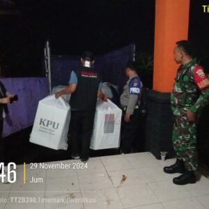 Selesai Pleno, Polri dan TNI Kawal Pergeseran Kotak Suara Dari PPK Ke KPU Kabupaten Sumbawa