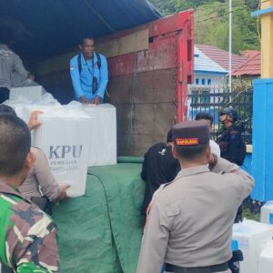 Kapolsek Hu’u Kawal Pergeseran Logistik Pilkada Serentak 2024 ke KPU Kabupaten Dompu
