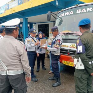 Sat Lantas Polres Bima Kota dan Dinas Perhubungan Gelar Penegakan Hukum Angkutan AKAP, AKDP, dan Pariwisata di Terminal Dara