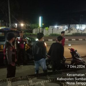 Patroli Dialogis Sat Samapta Polres Sumbawa Barat Ciptakan Situasi Aman Antisipasi Malam Minggu