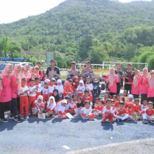 Sat Lantas Polres Sumbawa Barat Menerima Kunjungan dari TK Negeri Pembina Taliwang