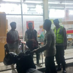 Anggota Jaga SPKT Polsek Jereweh Polres Sumbawa Barat Laksanakan Patroli Dialogis MANTAP