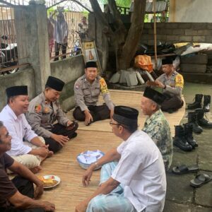 Polsek Bayan Jalin Silaturahmi Melalui Sambang Duka