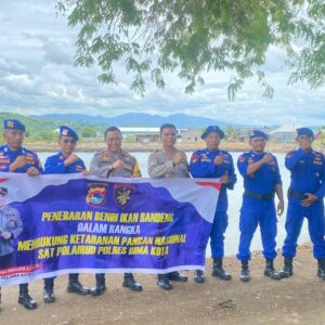 Dukung Penuh Ketahanan Pangan, Sat PolAirud Polres Bima Kota Lepas 10 Ribu Ekor Benih Bibit Ikan Bandeng