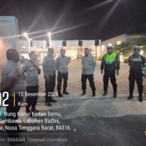 Jamin Keamanan, Polres Dan Polsek Sumbawa Laksanakan Pengamanan Ibadah Jelang Natal