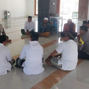 Kapolsek Poto Tano gelar Jumat Curhat silaturahmi di Masjid Darussalam