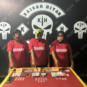 Tim Kaisar Hitam Polres Bima Kota Gerebek Emak-Emak Pengedar Sabu