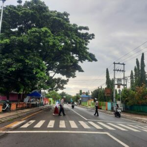 Personel Sat Lantas Polres Bima Kota Laksanakan Rawan Pagi di Beberapa Titik Strategis