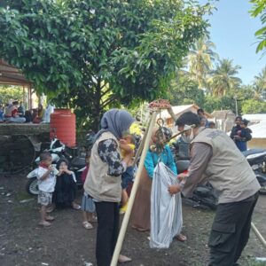 Seksi Dokes Polres Lombok Utara berikan Pelayanan kesehatan gratis kepada warga