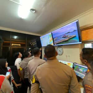 Polres Sumbawa Barat Menerima Tim Supervisi Operasi Lilin 2024 oleh Roops Polda NTB di Pos Pelayanan Pelabuhan Penyeberangan Laut Poto Tano
