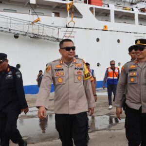 Jelang Pergantian Tahun, Kapolres Bima Kota Pantau Langsung Situasi Kapal Penumpang di Pelabuhan Bima