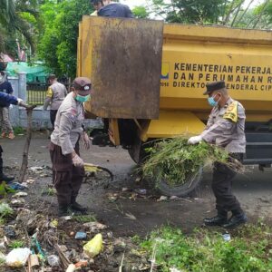 Polsek Tanjung Bersama OPD Kabupaten Lombok Utara Laksanakan Gotong Royong