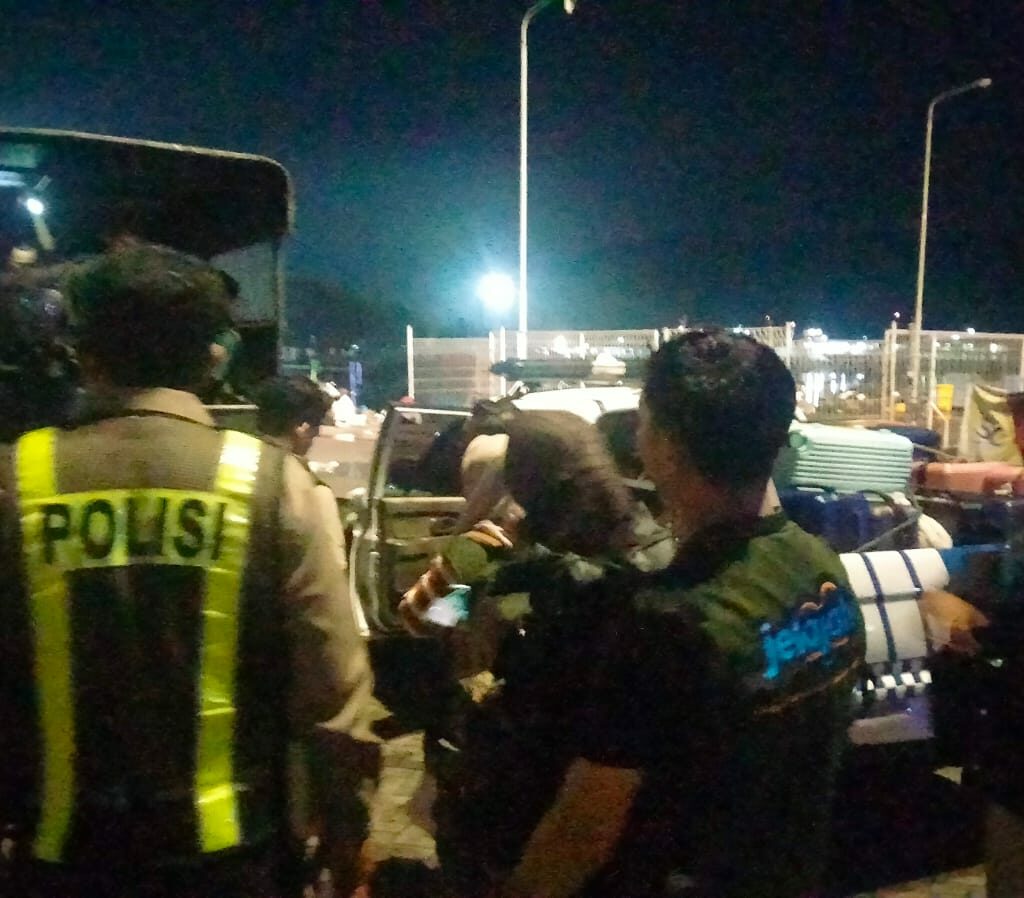 Dukungan Penuh Kepolisian: Mahasiswa Gelar Aksi Sosial di Sekotong