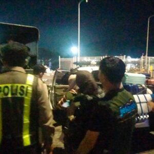 Dukungan Penuh Kepolisian: Mahasiswa Gelar Aksi Sosial di Sekotong