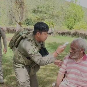 Satgas Ops Damai Cartenz Gelar Patroli Dan Pelayanan Kesehatan Di Distrik Siepkosi