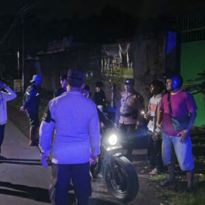 Sinergi Jaga Kamtibmas: Polsek Batulayar Libatkan Warga dalam Patroli Malam