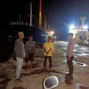 Polsek Kawasan Pelabuhan Laut Bima Laksanakan Cooling System di Areal Dermaga Pelabuhan