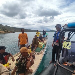 Personel Sat PolAirud Polres Bima Kota dan Direktorat PolAirud Polda NTB Lakukan Pencarian Warga Hilang di Perairan Sape