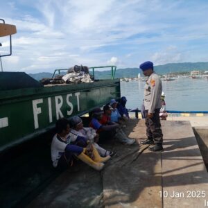 Sat Polairud Polres Bima Kota Gelar Patroli Dialogis dengan Buruh Pelabuhan Bima dan Sape