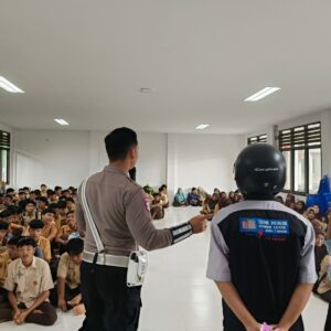 Sat Lantas Polres Lombok Utara Laksanakan Strong Point dan Himbau Pengendara Tertib Berlalu Lintas