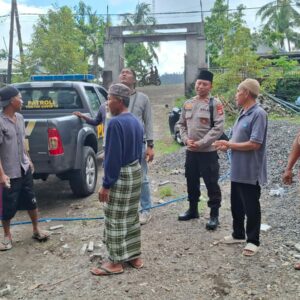Polsek Bayan Berikan Bantuan Semen Untuk Pembangunan Masjid