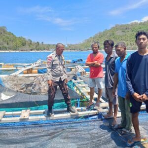 Bhabinkamtibmas Sekotong Apresiasi Budidaya Ikan di Gili Gede