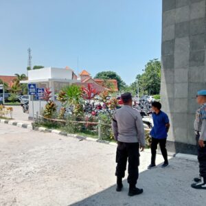Aman dan Kondusif: Patroli Polsek Gerung Sasar Area Rawan dan Tempat Umum