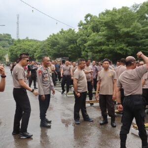 Polres Bima Kota Gelar Psikologi Healing bagi Seluruh Personel di Pantai Lawata