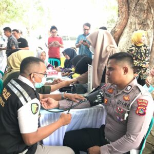 Sidokkes Polres Bima Kota Laksanakan Pemeriksaan dan Pelayanan Kesehatan dalam Rangka Donor Darah