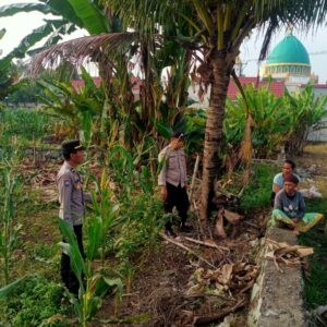 Dekat dengan Petani, Polsek Labuapi Dorong Produktivitas Pertanian