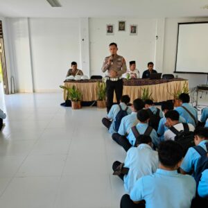 Kunjungi SMKN 1 Gangga, Sat Lantas Edukasi Pelajar Tata Tertib Berlalulintas