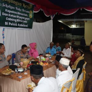 Kapolres Bima Kota Berbuka Puasa Bersama Tokoh Masyarakat di Ambalawi