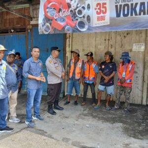 Sambangi Juru Parkir, Personel Sat Binmas Polres Bima Kota Sampaikan Pesan Kamtibmas