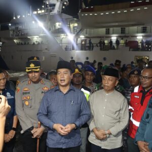 Kapolres Bima Kota Dampingi Gubernur NTB Tinjau Arus Mudik di Pelabuhan Bima