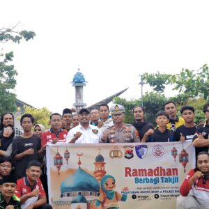 Satlantas Polres Bima Kota Bersama Paguyuban Bikers Bima Bagikan Takjil dan Edukasi Keselamatan Berlalu Lintas