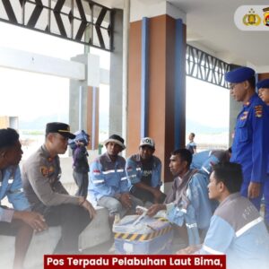 Pos Terpadu Pelabuhan Laut Bima Imbau Porter Jaga Keamanan Barang Bawaan Penumpang
