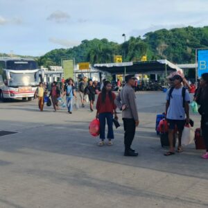 Ratusan Pemudik Tiba di Lembar, Keamanan Pelabuhan Jadi Prioritas Utama